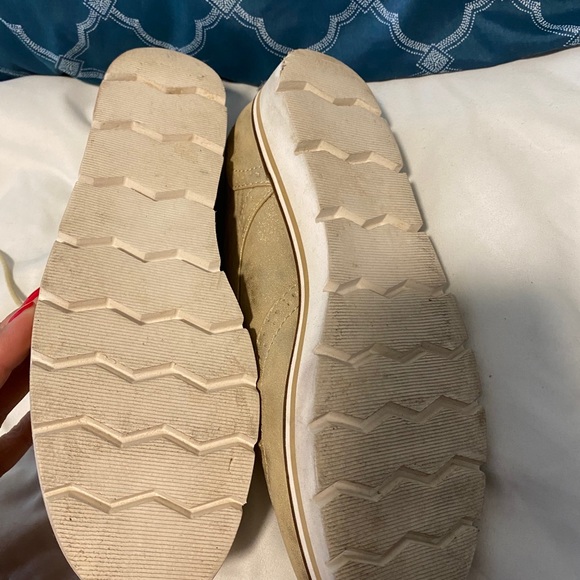 Shoes - Picture 3 of 3